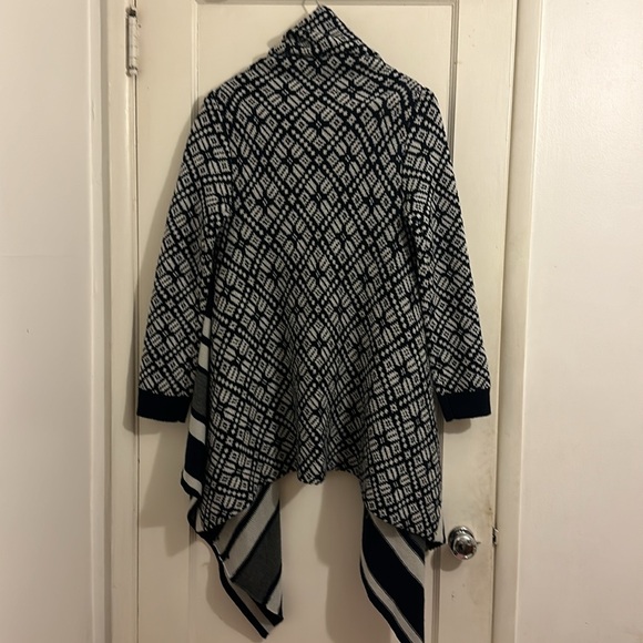 Cupcakes and Cashmere sweater - Picture 2 of 5